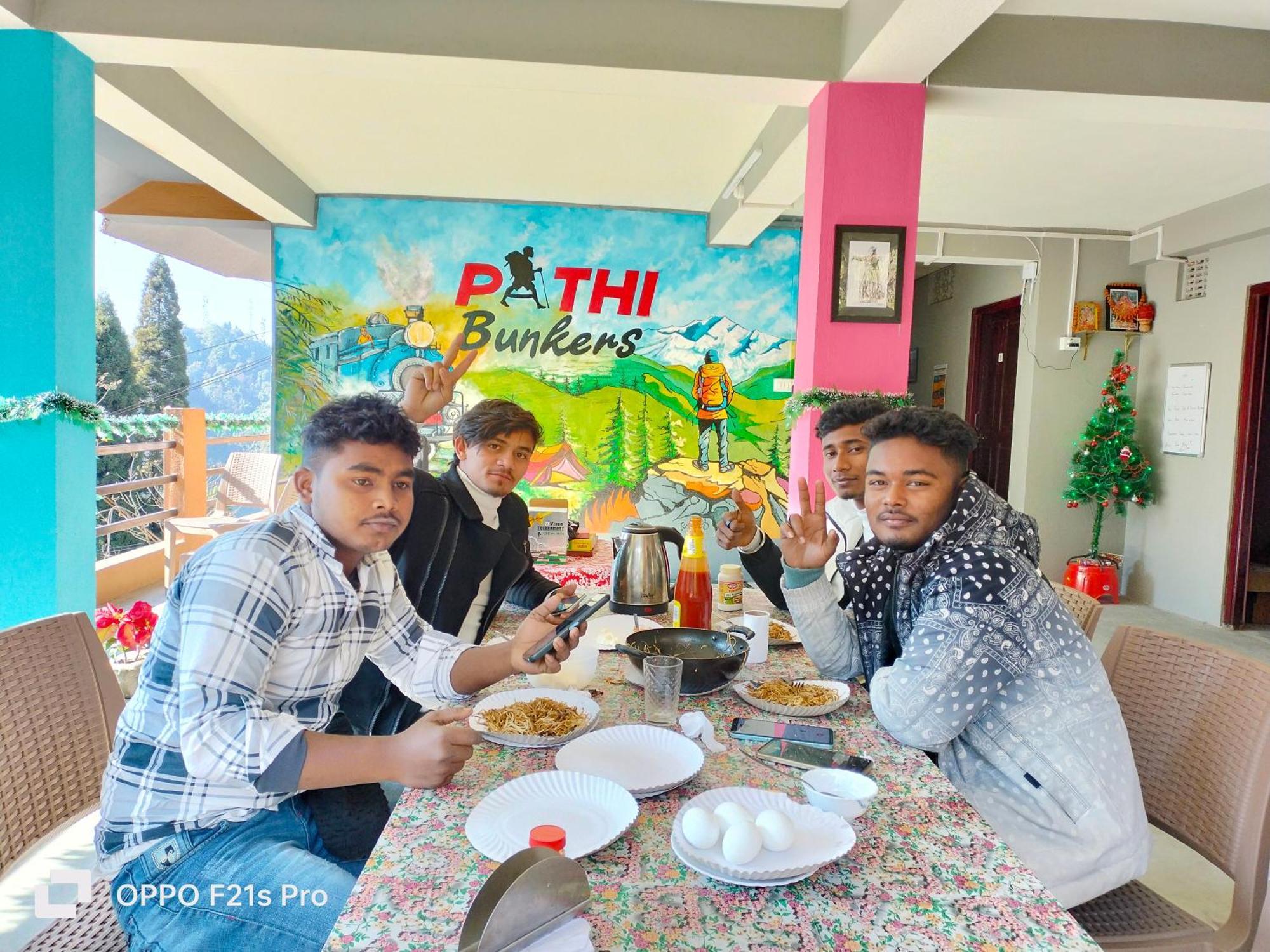 Pathi Bunkers Hostel Darjeeling  Exterior photo